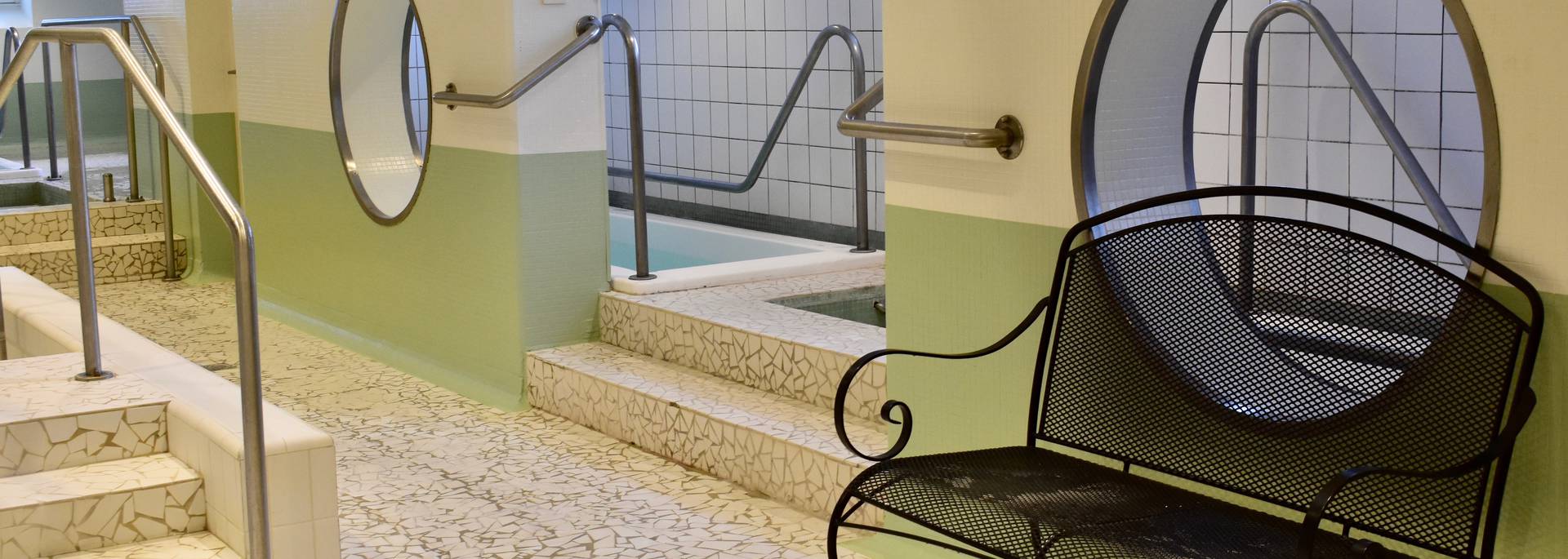Thermes de Bains-les-Bains - SPA-Behandlungen - Wohlbefinden - Thermalkur Vogesen - Hydromassagebecken - Bains les Bains - Entspannung